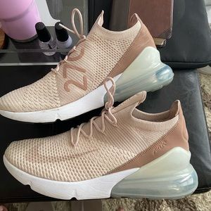 Nike Air Max 270 Flyknit